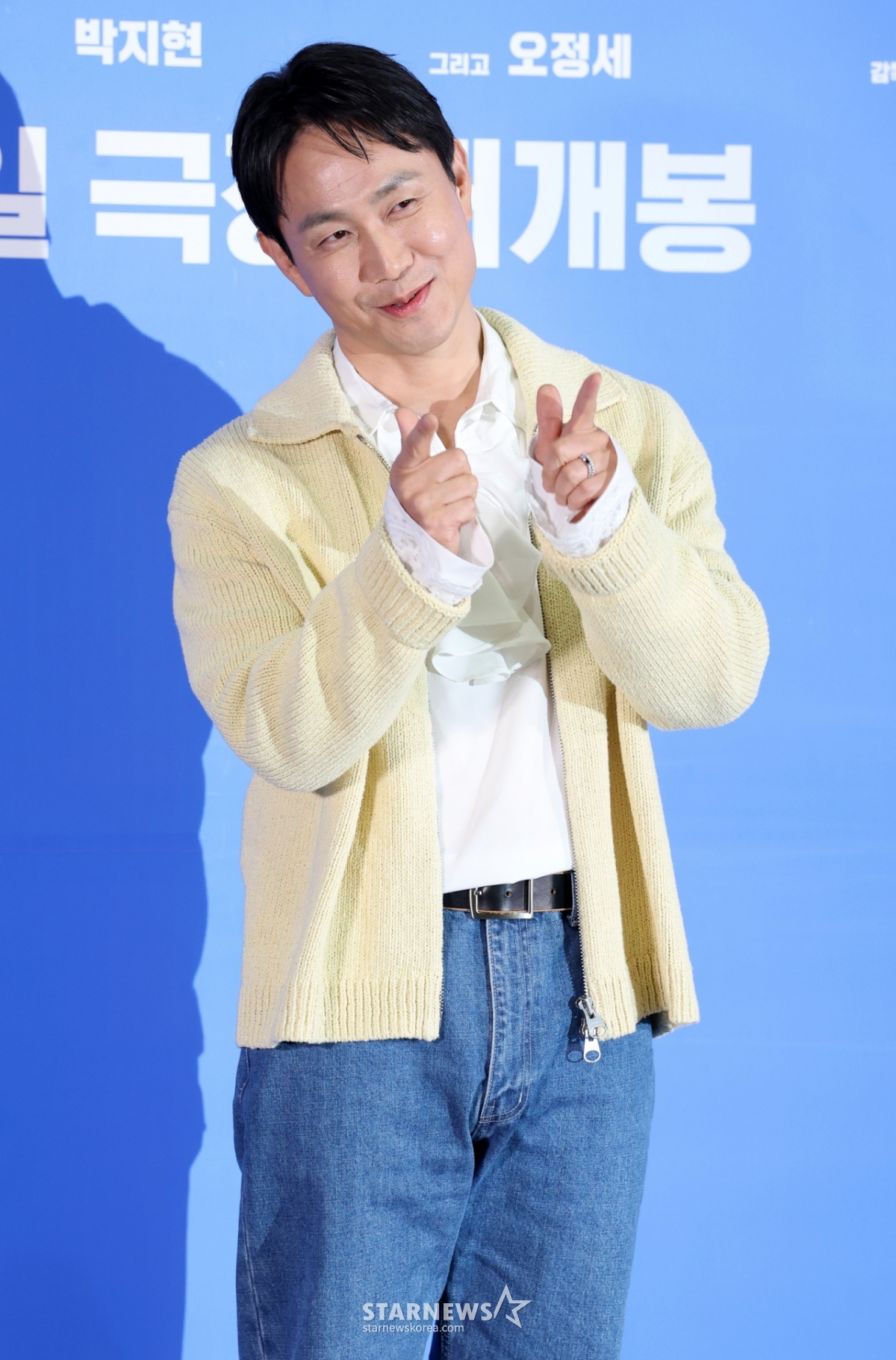 El actor Oh Jeong-se participó el día 18 en la proyección de prensa y rueda de prensa de la película 'Wild Thing', celebrada en el Lotte Cinema World Tower del distrito Songpa de Seúl, donde posó para las cámaras. /2026.05.18 /Foto=reportero Kim Hwi-seon hwijpg@