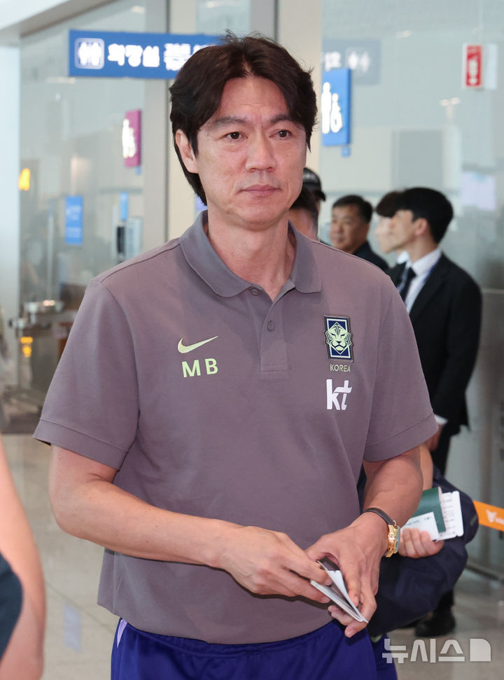Coach Hong Myung-bo. /Photo=NEWSIS