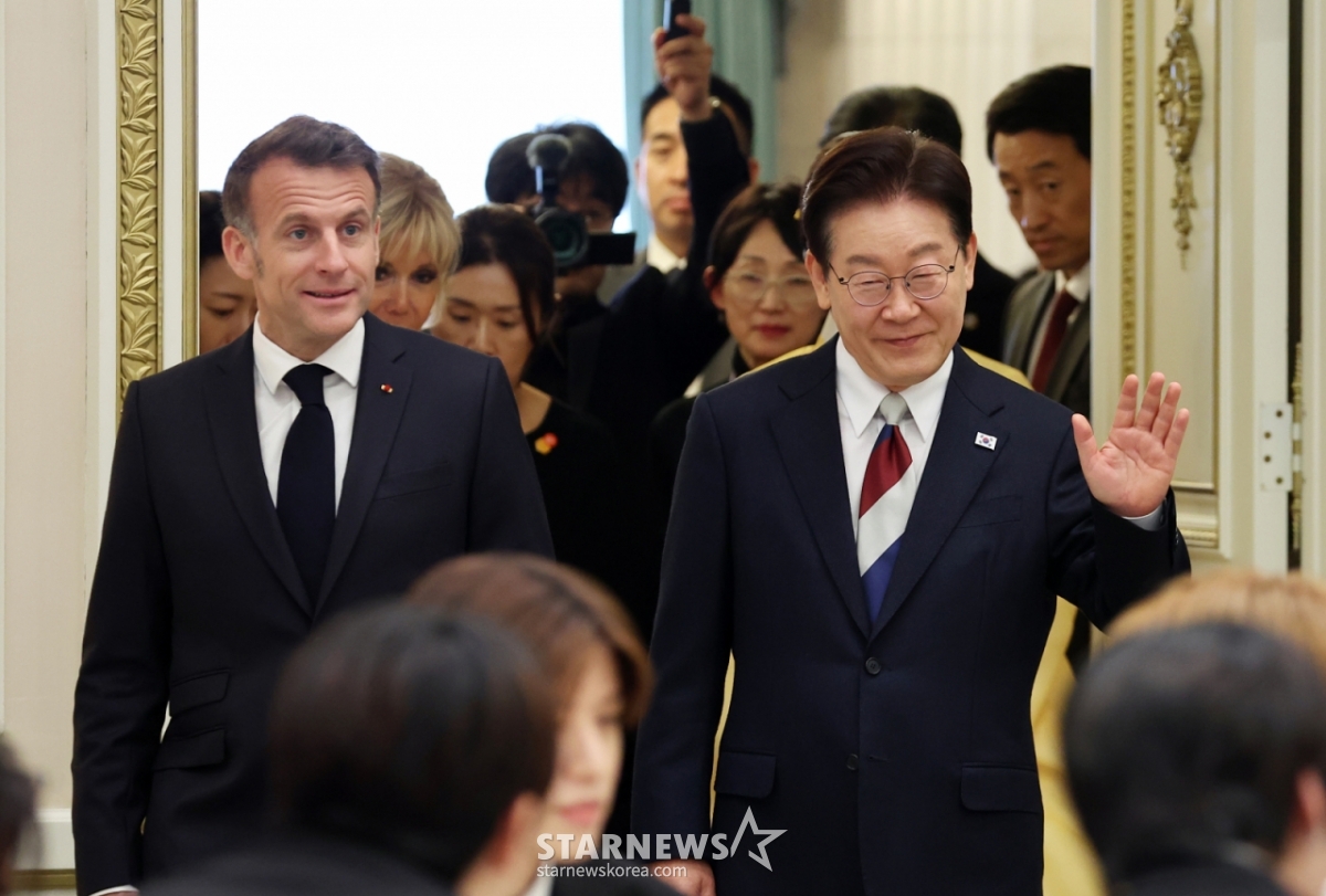 (首尔=新闻1)记者许京=韩国总统李在明和法国总统马克龙3日在青瓦台迎宾馆举行的欢迎国宾访韩午餐会上入场。 2026.4.3/新闻1 Copyright©新闻1. Allrights reserved.禁止擅自转载和重新发布,禁止使用AI学习。 =照片=(首尔=新闻1)许京。
