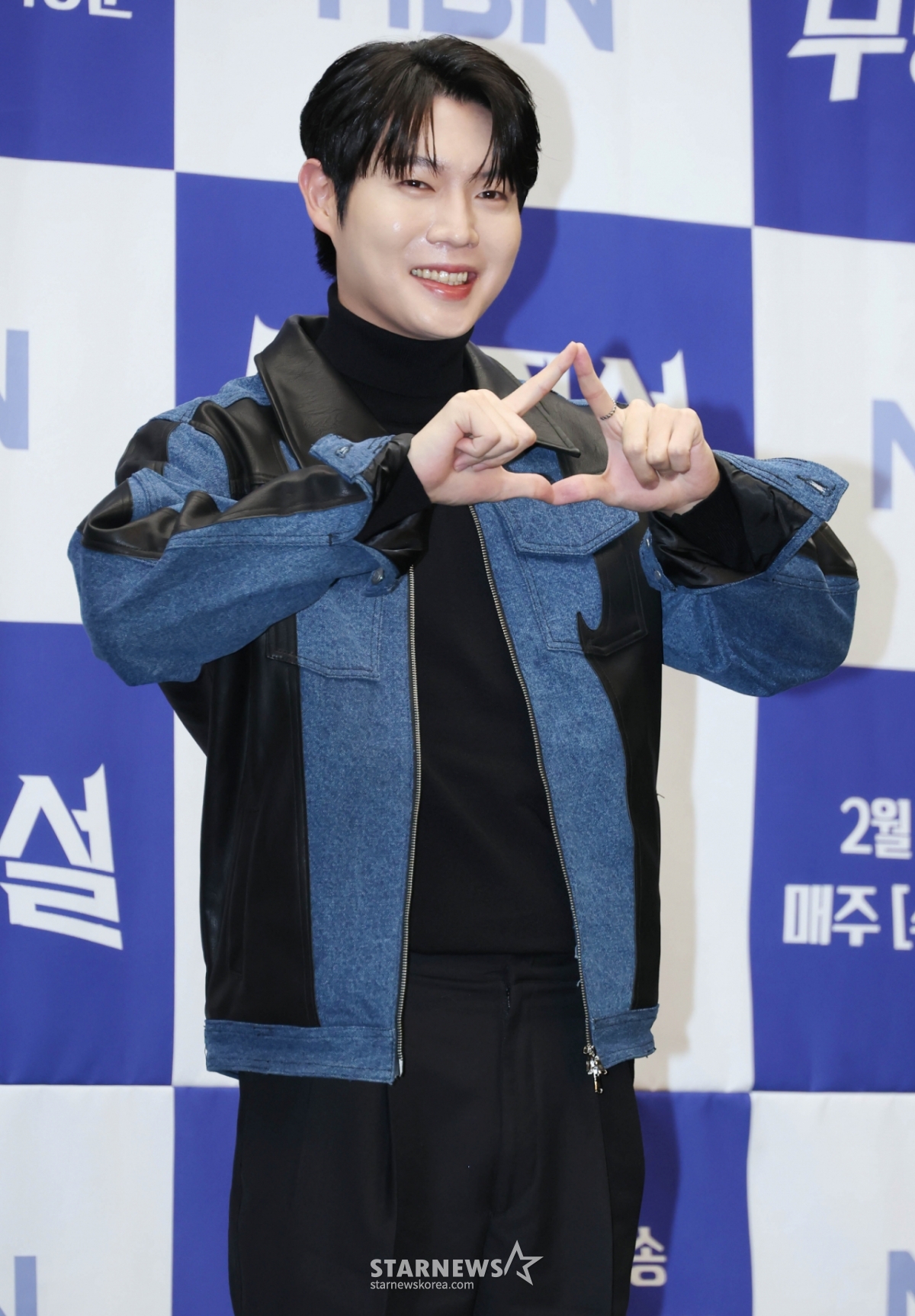 La cantante Son Tae-jin asistió el 25 por la mañana a la rueda de prensa de producción del programa de audición de MBN «Muyeomjeonryeol» («Leyenda Anónima»), celebrado en el Hotel Stanford, en Sangam-dong, distrito de Mapo, Seúl, donde posó para fotografías. /foto=Lee Dong-hoon photoguy@