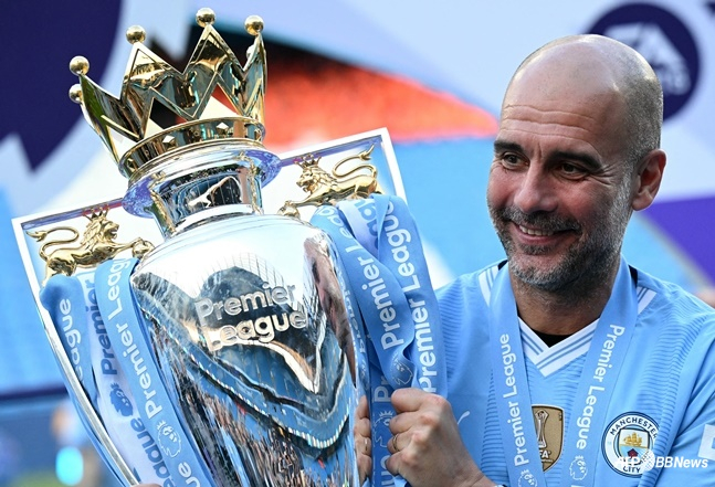 Pep Guardiola is seen holding the English Premier League (EPL) championship trophy. /AFPBBNews=NEWS1