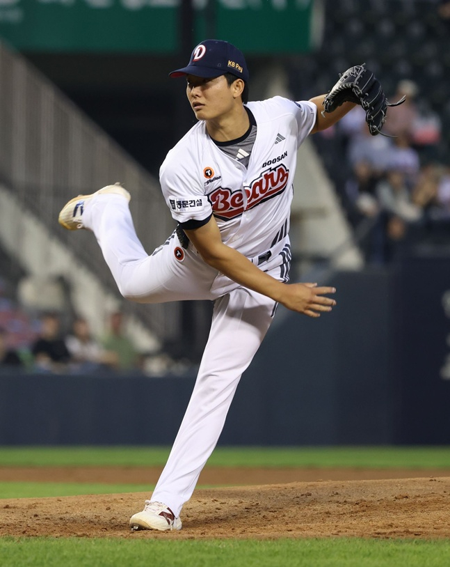 Doosan Bears pitcher Choi Min-seok started against the NC Dinos at Seoul Jamsil Baseball Stadium on the 19th in a 2026 Shinhan SOL KBO League home game, pitching brilliantly. /Photo=Doosan Bears