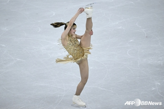 图为阿莉莎·刘正在2026米兰·科尔蒂纳丹佩佐冬奥会花样滑冰女子单人自由滑比赛中表演。 =法新社BBNews=新闻1。