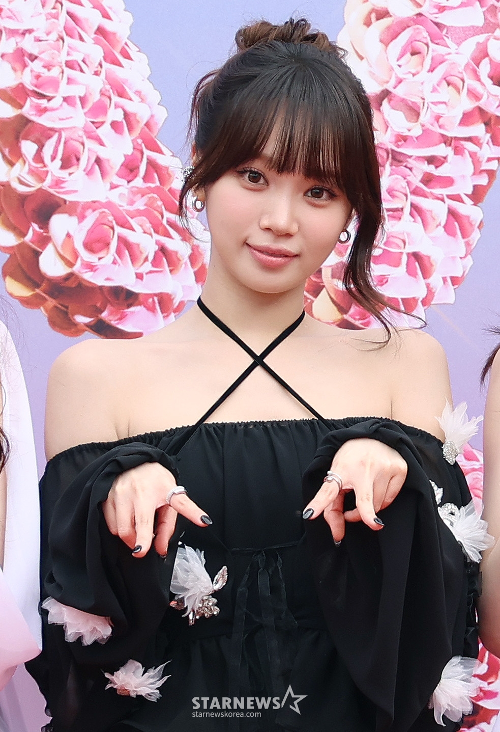 ガールズグループのルセラフィムのキム·チェウォンが6日、高雄ナショナルスタジアムで行われたスターニュース主催の「10周年アジアアーティストアワード2025(10th Anniversary Asia Artist Awards 2025、「10周年AAA 2025」)レッドカーペット行事に参加し、ポーズを取っている。 /2025.12.06 /写真=イ·ドンフン photoguy@