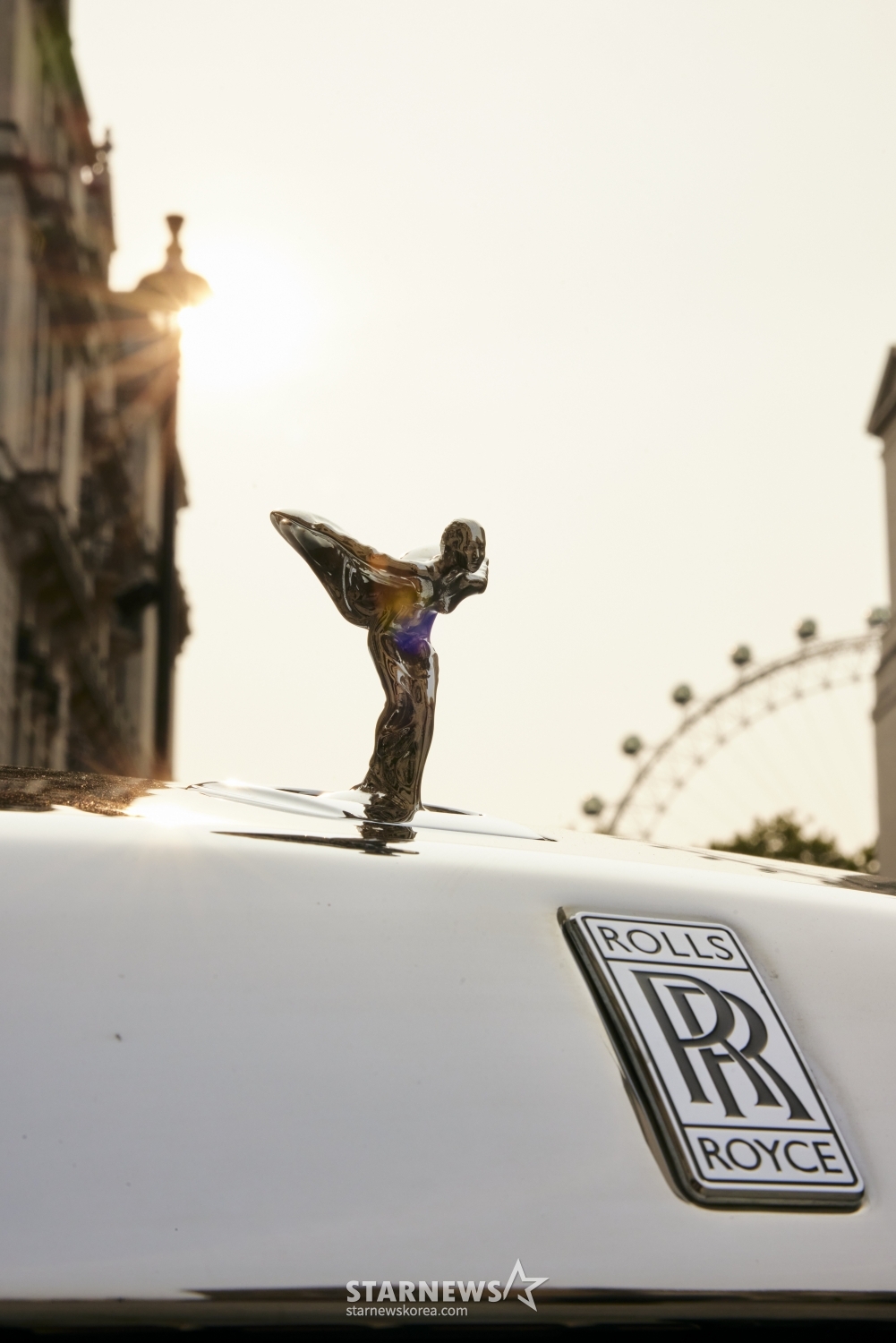 Rolls-Royce emblem