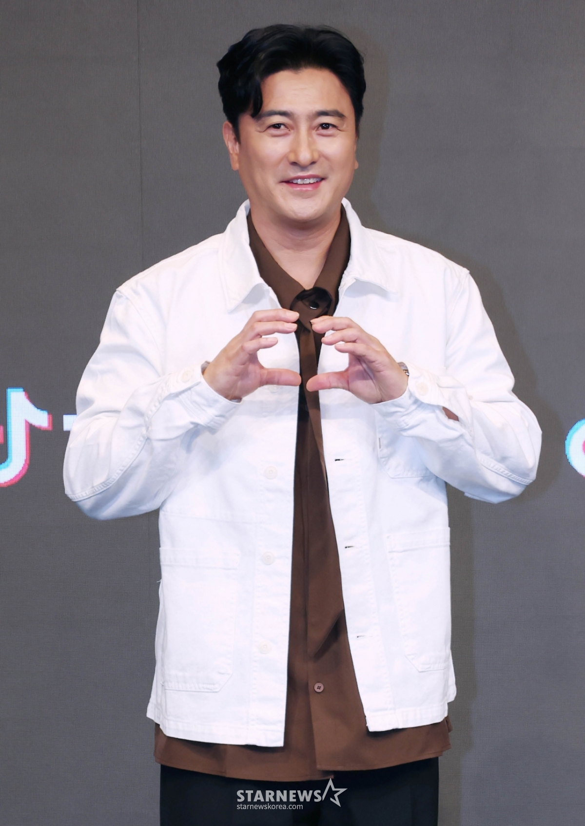Broadcast personality Ahn Jung-hwan poses at the production announcement for TikTok's first domestic original variety program, "Tikiti Tika Taka Talk Talk Show," held at The Link Seoul Hotel in Guro-gu, Seoul, on the morning of the 21st. The battle-style talk variety program, "Tikiti Tika Taka Talk Talk Show," which can be enjoyed by both those well-versed in soccer and those unfamiliar with the sport, will premiere on the 25th. /2026.05.21 /Photo=Lee Dong-hoon photoguy@