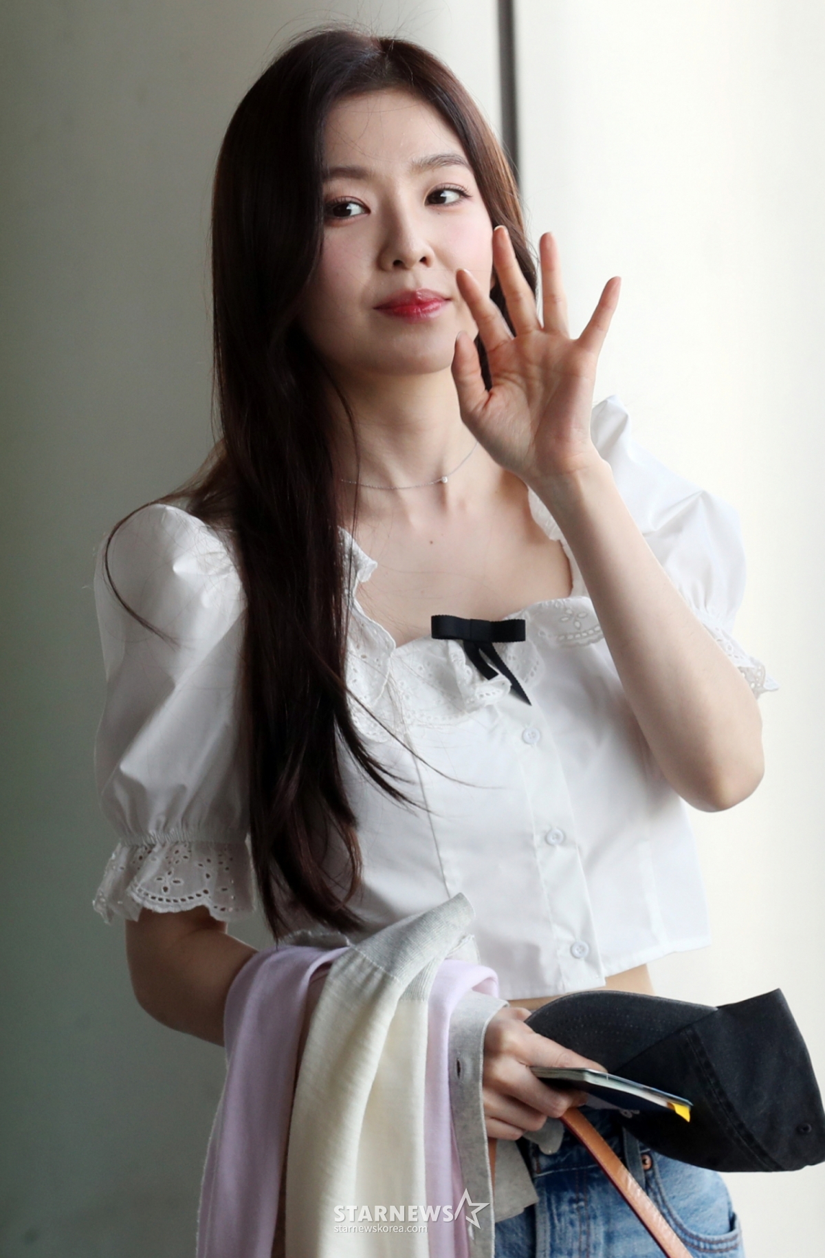 Red Velvet's Irene departed for the 'KCON Japan 2024' performance, leaving Seoul Gimpo International Airport in Gangseo-gu on the morning of the 10th. 2024.05.10 /Photo=Senior reporter Im Seong-gyun