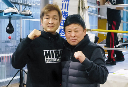 Hiroki Ioka (trái) và Yu Myung-woo gặp nhau 10 năm trước. /Ảnh = Cap màn hình tin tức boxing