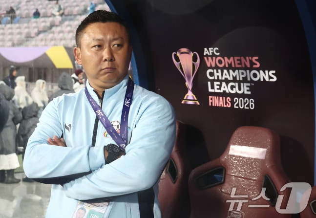 Li Yu-il, head coach of North Korea's Naegohyang Women's Football Club. /Photo=NEWS1