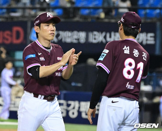 ソ·ゴンチャン(左)とソル·ジョンジン監督。
