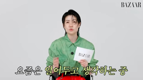 /Фото = YouTube-канал "Harper's BAZAAR Korea"