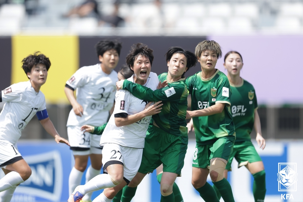 Footage of the 2025-2026 AFC Women's Champions League (AWCL) final between Tokyo Verdy and North Korea's Hometown Women's Football Club at Suwon Sports Complex on the 23rd. /Photo=Korea Football Association