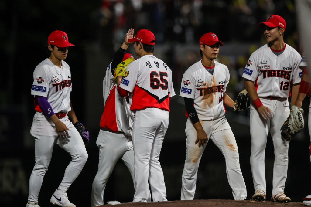Команда KIA Tigers радуется после победы над SSG Landers в Кванджу 23-го числа. /Фото = Предоставлено KIA Tigers