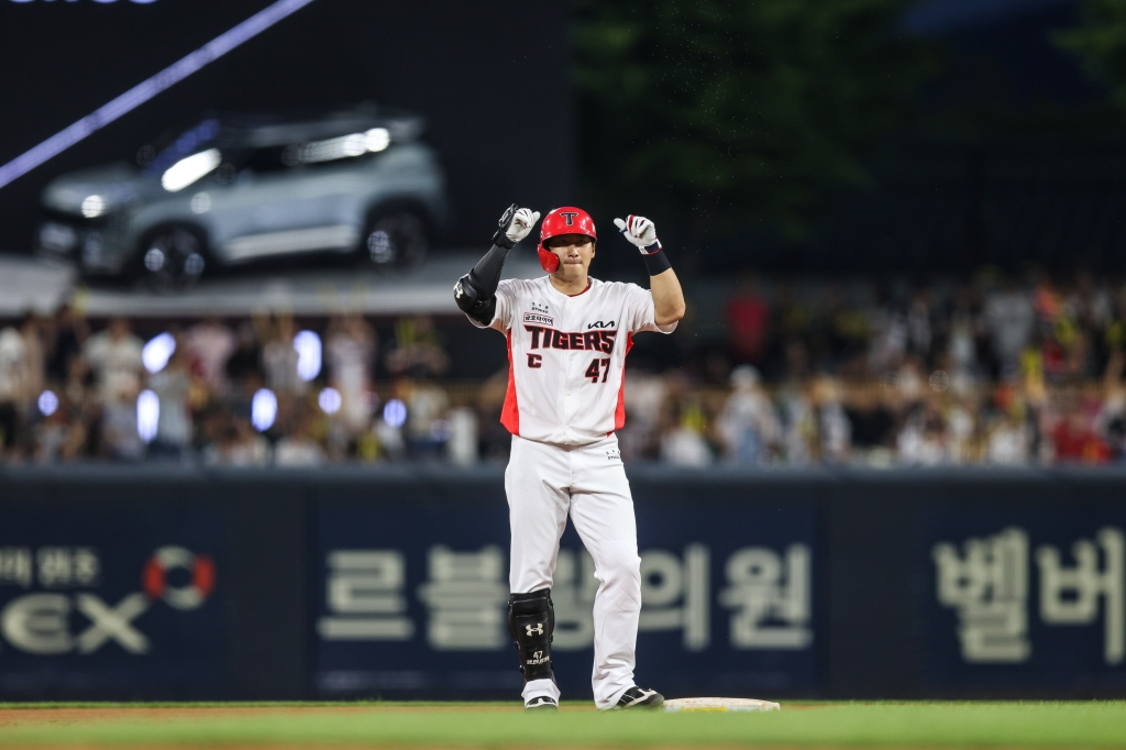 KIA Tigers На Сон Бом доволен тем, что 23-го числа он попал на базу в матче против SSG Landers в Кванджу, сделав двойной в 8-м иннинге. /Фото = Предоставлено KIA Tigers