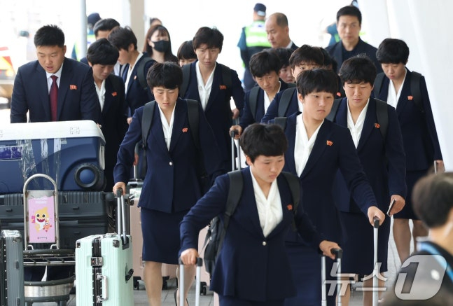 North Korea Hometown Women’s Football Team players, winners of the AFC Champions League, are seen arriving and moving at Incheon International Airport Terminal 1 on the afternoon of the 24th. /Photo=NEWS1