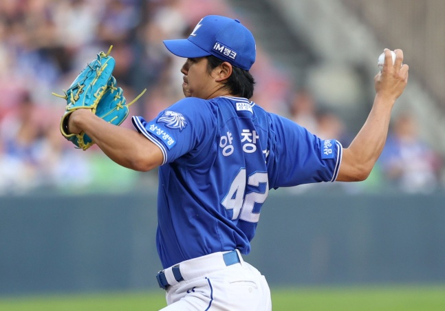 Samsung's Yang Chang-seop pitched brilliantly against the Busan Lotte Giants on the 24th. /Photo=Samsung Lions