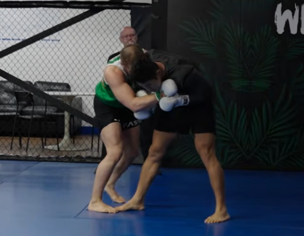 Conor McGregor sparring with Kim Dong-hyun. /Photo=Screenshot from Mami Kim's YouTube