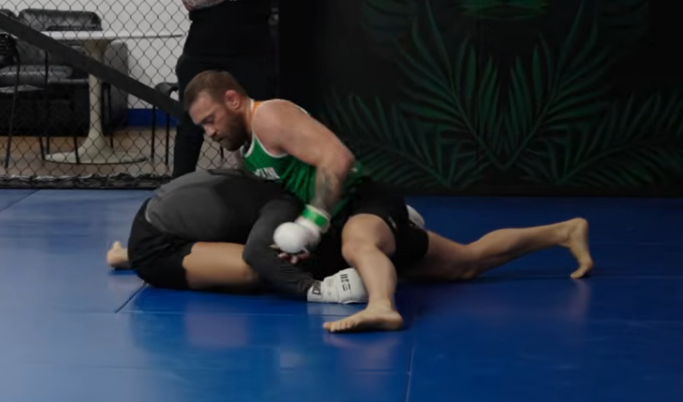 Conor McGregor sparring with Kim Dong-hyun. /Photo=Screenshot from Mami Kim's YouTube