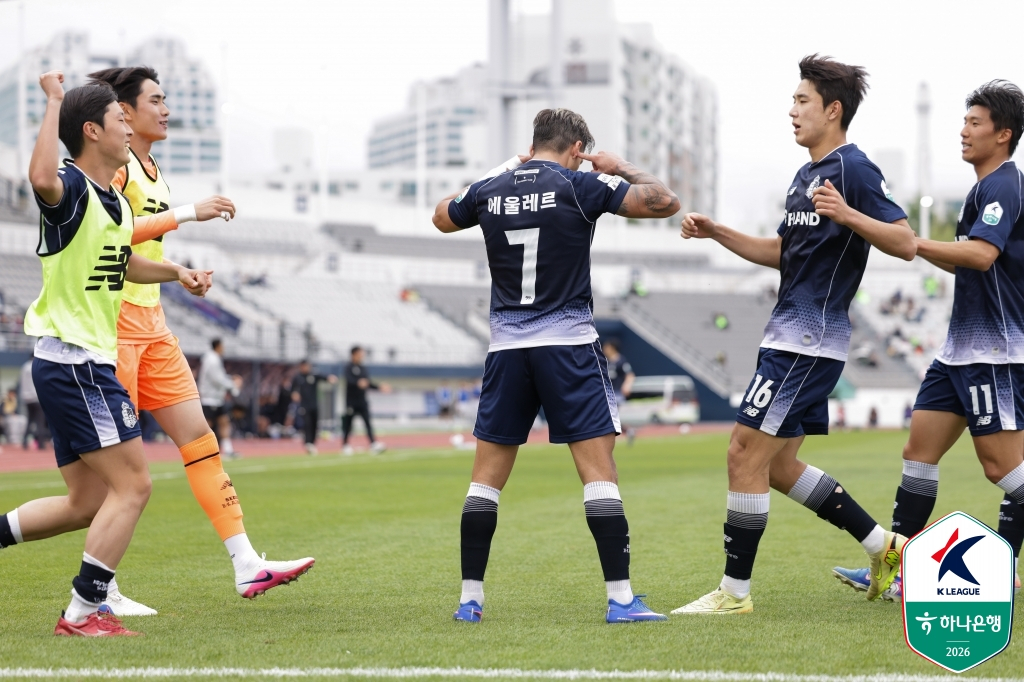 Eulere enjoying a goal celebration with his teammates. /Photo=Korea Professional Football League