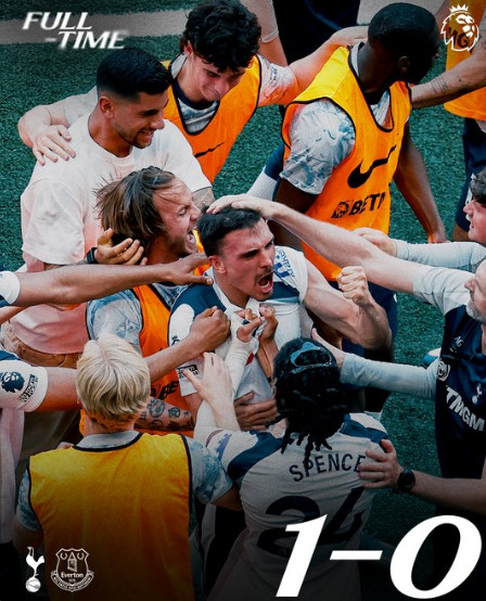 Tottenham players celebrate after the victory. /Photo=Archive from Tottenham's official SNS