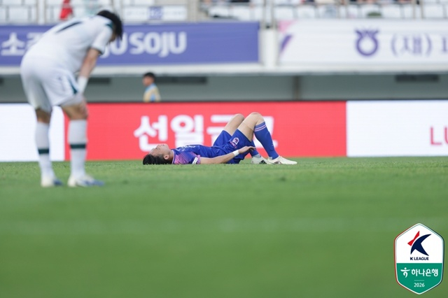 Paju Frontier's Kim Hyun-tae, visibly disappointed by the team's loss. /Photo=Korea Professional Football League