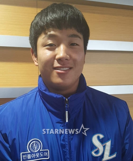 Imagen de Yang Chang-seop en la orientación de novatos de enero de 2018, en una entrevista con StarNews. /Foto=reportero Park Su-jin