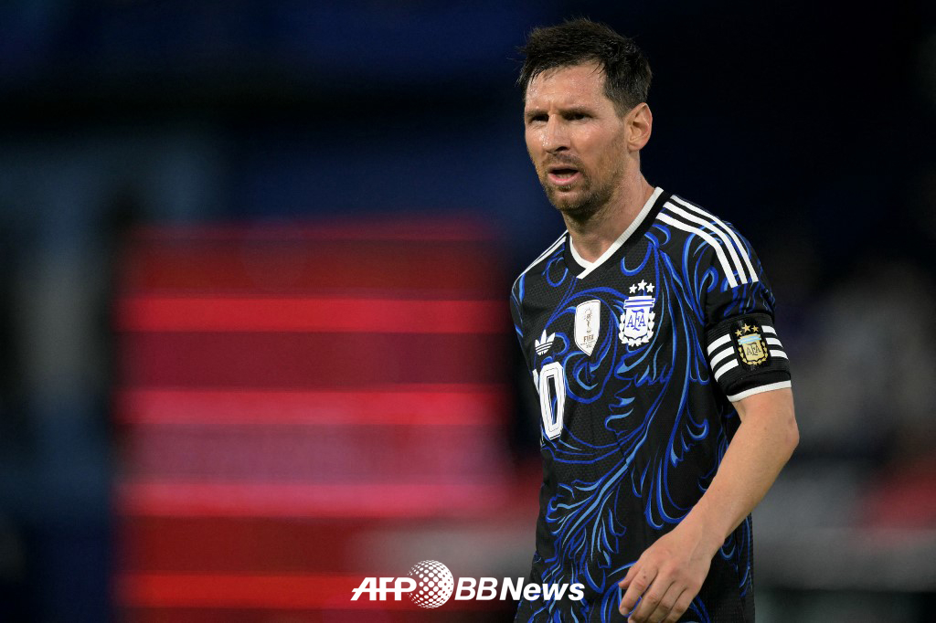 Đội trưởng đội tuyển bóng đá quốc gia Argentina Lionel Messi. /AFPBBNews = Tin tức 1