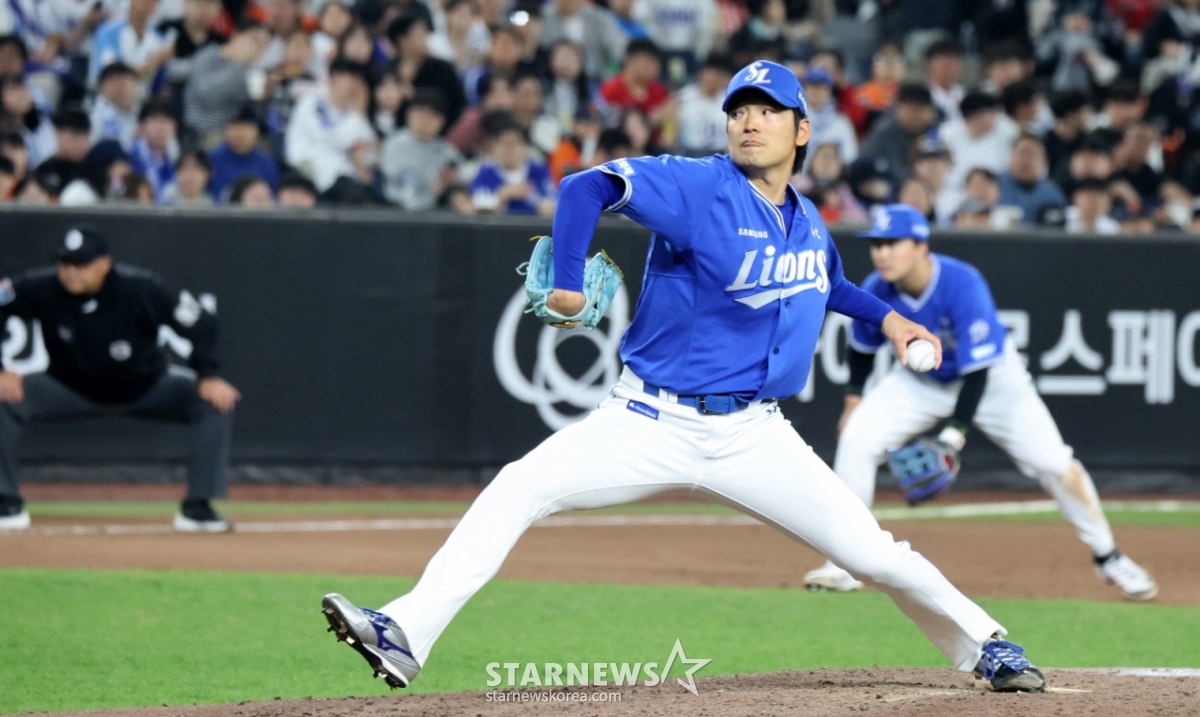 三星(サムスン)の左腕投手ペク·ジョンヒョンが15日、大田(テジョン)ハンファ生命ボールパークで行われる2026KBOリーグのハンファ·イーグルスと三星ライオンズの試合6回裏に登板している。 三星(サムスン)の左腕投手ペク·ジョンヒョンが15日、大田(テジョン)ハンファ生命ボールパークで行われる2026KBOリーグのハンファ·イーグルスと三星ライオンズの試合6回裏に登板している。 2026.04.15./写真=カン·ヨンジョ cameratalks@