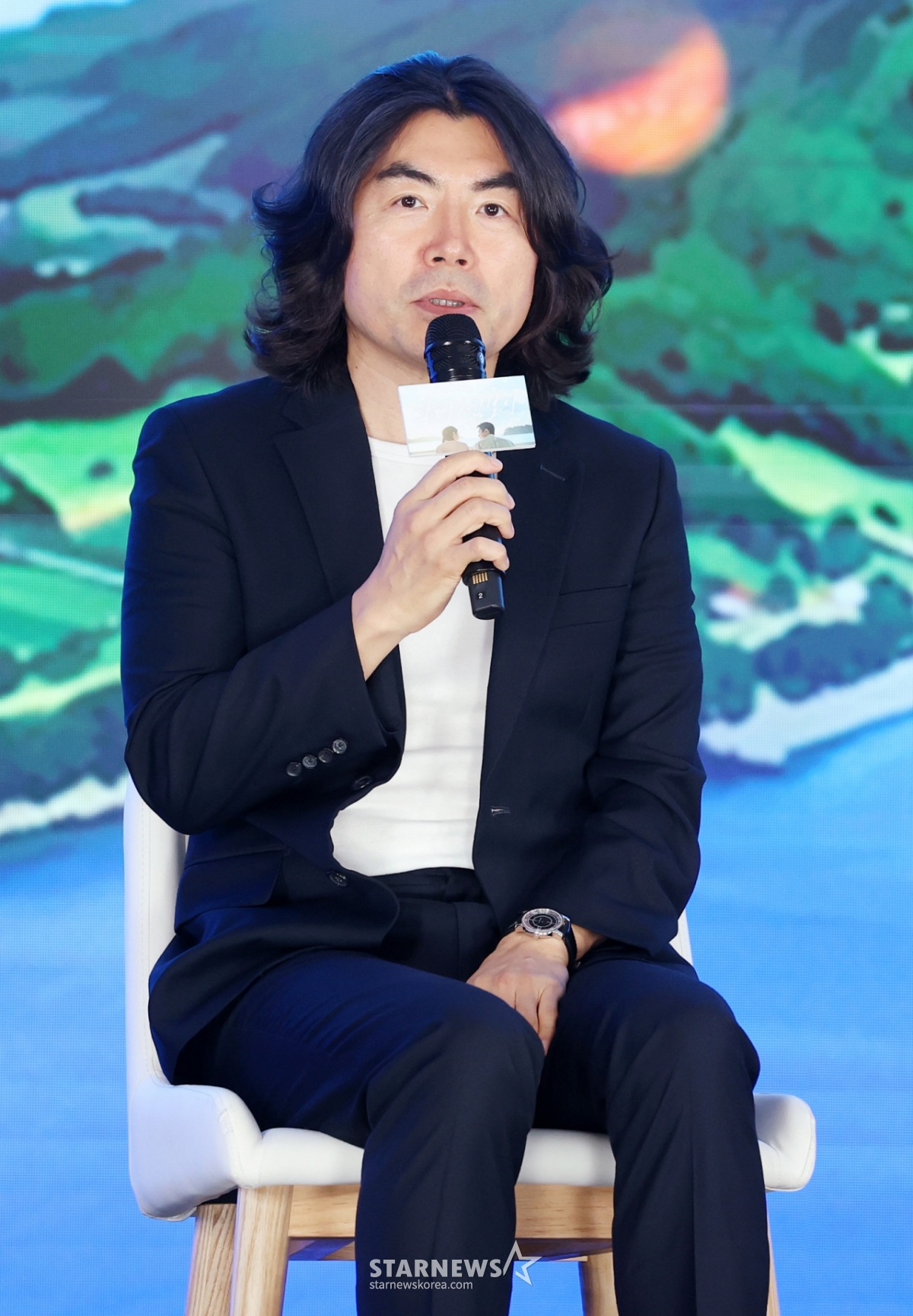 El director Lee Myung-woo participó en el evento de presentación de producción del drama de ENA 'Doctor Island Boy', celebrado el 26 en The Saint, en el distrito de Guro, Seúl, y respondió preguntas. /2026.05.26 /Foto=Kim Hwi-seon hwijpg@