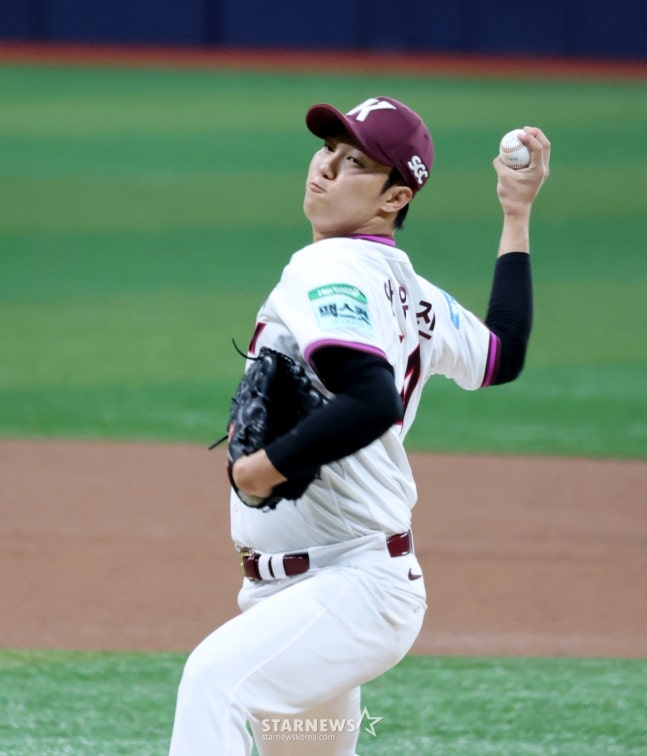 Ahn Woo-jin, át chủ bài của Kirum, đã ra sân trong trận đấu giữa Kirum Heroes và Kia Tigerers tại Gocheok Sky Dome vào ngày 26.