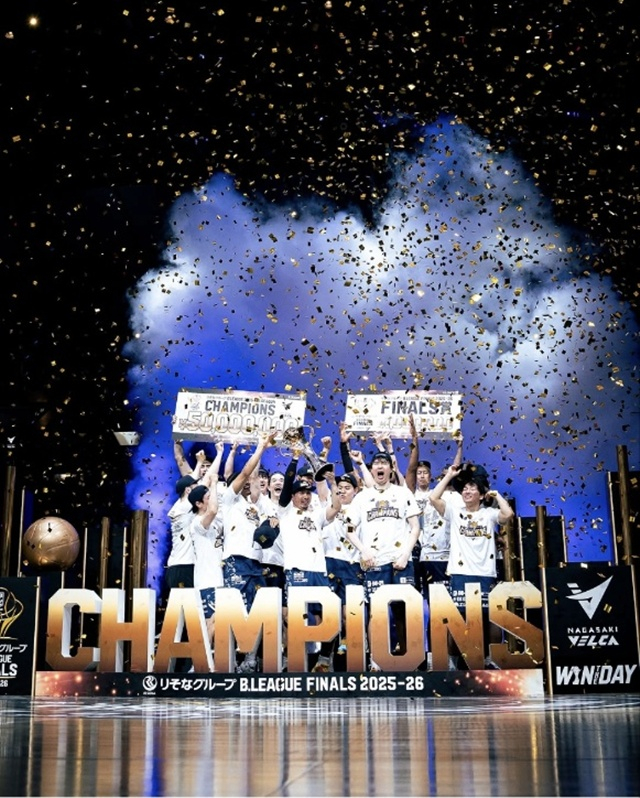 Nagasaki's championship ceremony. /Photo=Japanese B. League SNS