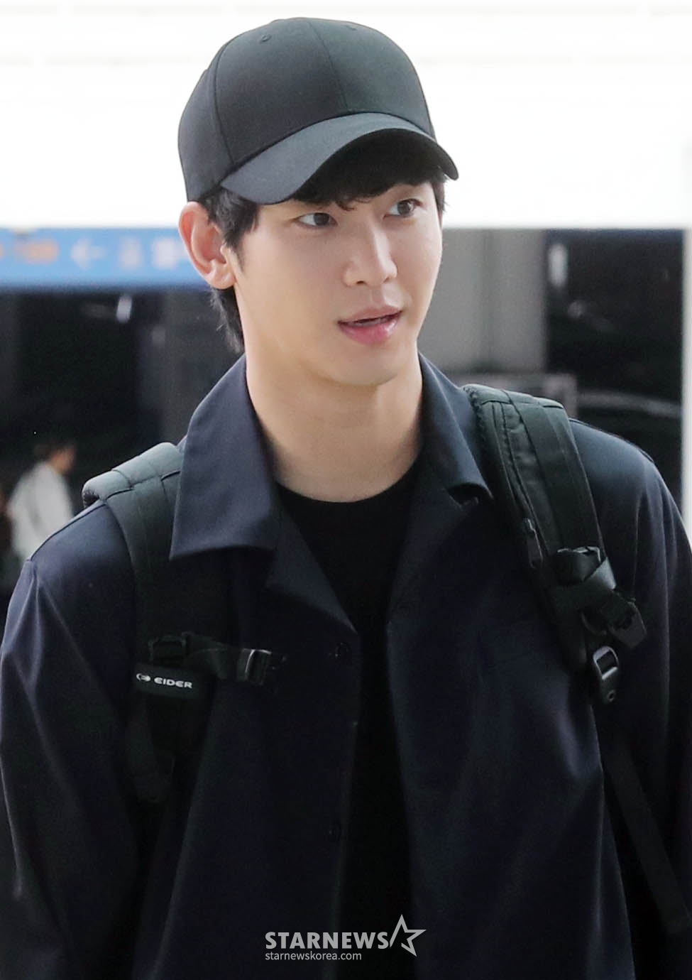 Chiều 27/3, diễn viên Kim Soo Hyun đã xuất cảnh từ sân bay quốc tế Incheon để chuẩn bị cho lịch trình KCON tại LA. 2024.07.27 /Ảnh = Lim Sung Kyun