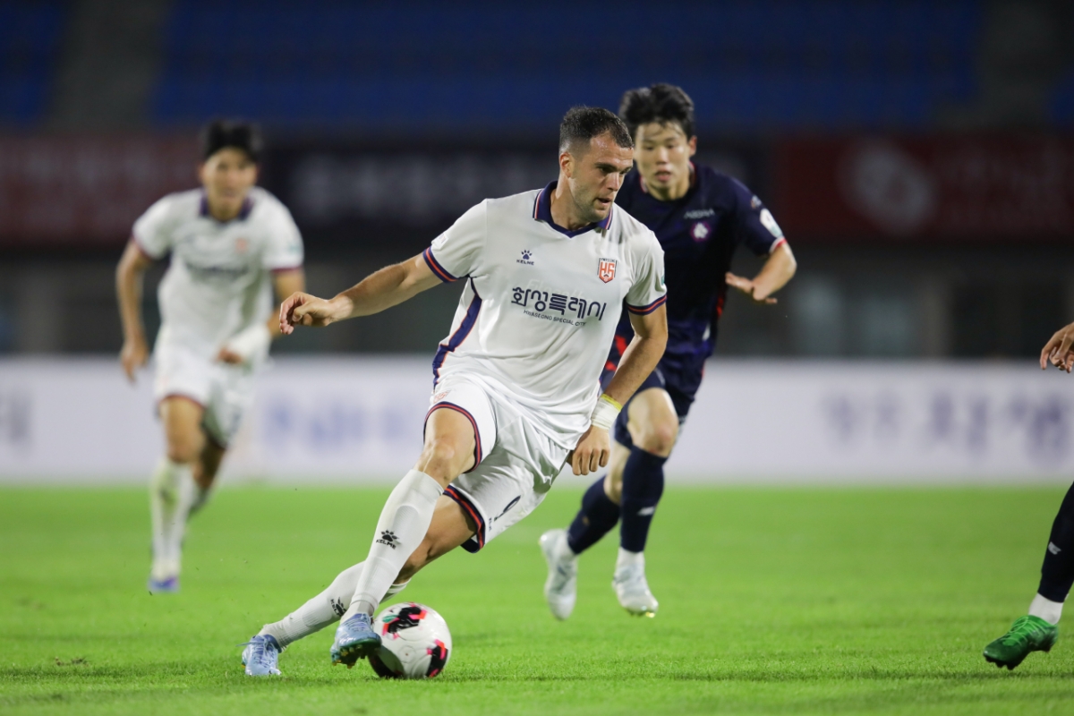 Petrov, delantero del FC Hwaseong. /foto=Federación Coreana de Fútbol Profesional