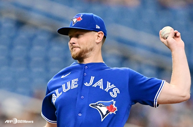 'Lauer pitching while with the Toronto Blue Jays on the 5th. /AFPBBNews=NEWS1