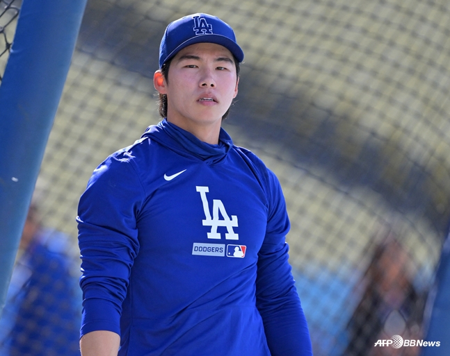 Kim Hye-seong durante el entrenamiento de bateo previo al partido. /AFPBBNews=NEWS1