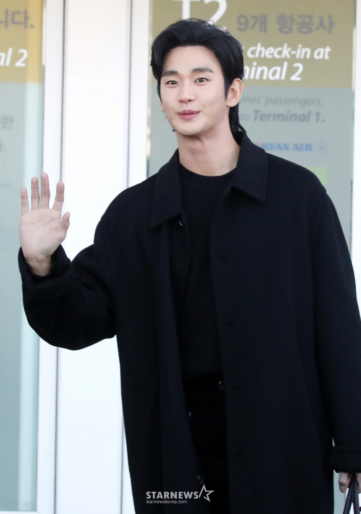 El actor Kim Soo-hyun partió el 17 por la mañana desde el Aeropuerto Internacional de Incheon con destino a Milán, Italia, para asistir al 'PRADA FW25 UOMO FASHION SHOW'. el 17 de 2025 /foto=Lim Sung-kyun tjdrbs23@