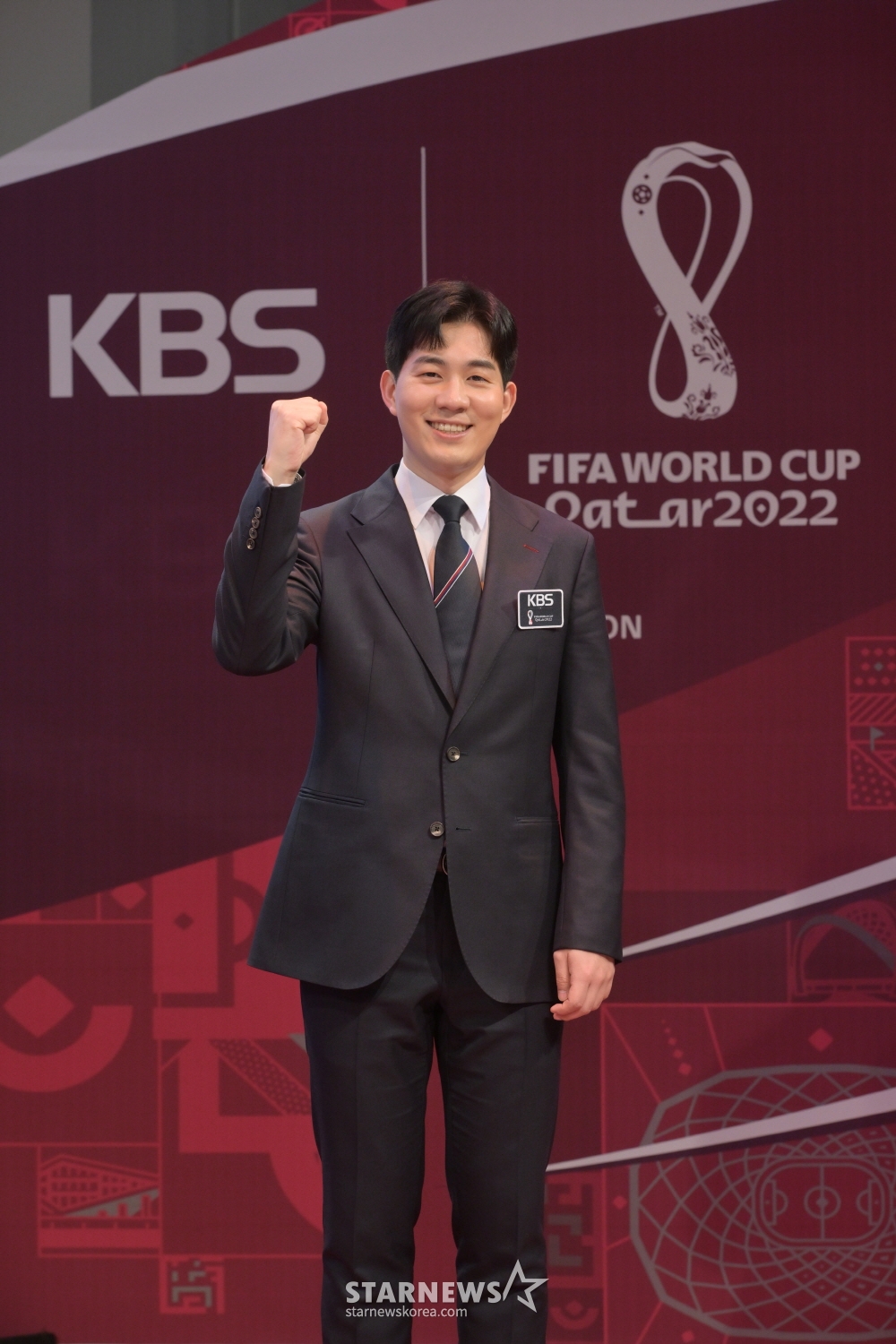 Nam Hyeon-jong, presentador, posa durante la rueda de prensa de presentación del equipo de transmisión de la Copa Mundial de Catar 2022 de KBS, celebrada el 24 de 2022 en una transmisión en vivo por LINE. /Foto=KBS 2022.10.24