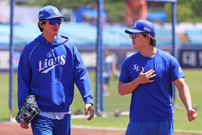 Koo Ja-wook (left) and Park Seung-kyu. /Photo=Samsung Lions