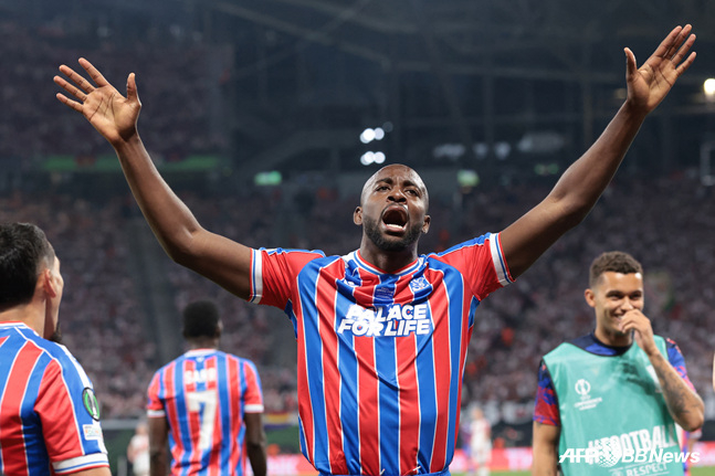 Crystal Palace striker Jean-Philippe Mateta's goal celebration. /AFPBBNews=NEWS1