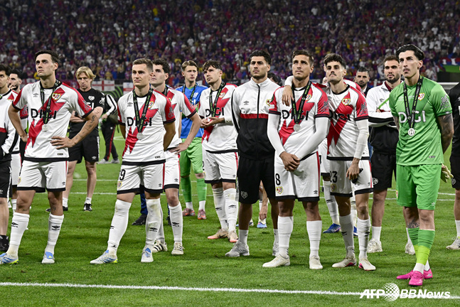 Rayo Vallecano players looking disappointed. /AFPBBNews=NEWS1
