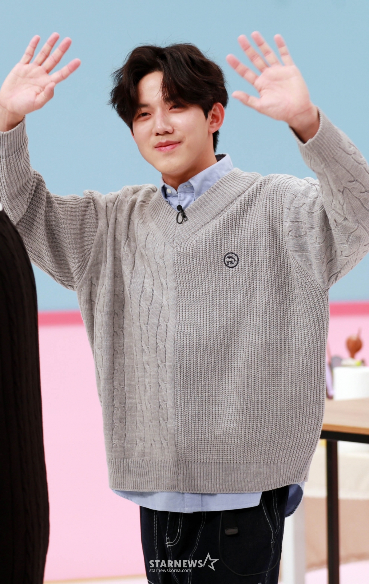 Day6 member Do-won is rehearsing for the U+ Idol Live app's original content "Idol School" at the Bitmaru Broadcasting Center in Goyang, Gyeonggi-do, on the afternoon of the 28th.