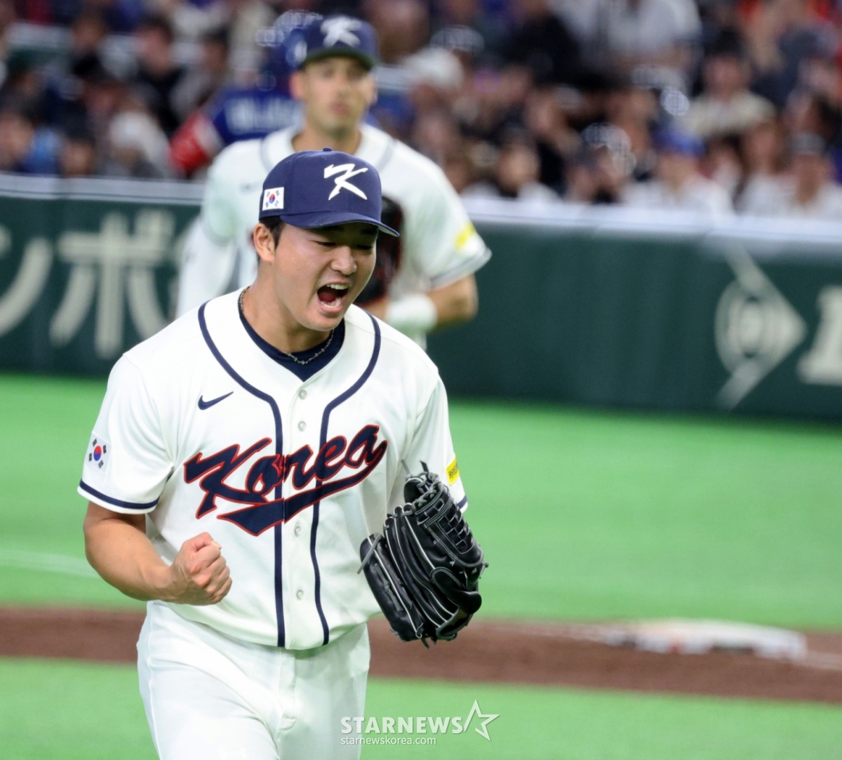 Ko Woo-seok cheers after pitching a scoreless inning in the top of the 8th during the 2026 WBC Tokyo Pool match against Taiwan at Tokyo Dome on March 8. /Photo=Senior reporter Kang Young-jo