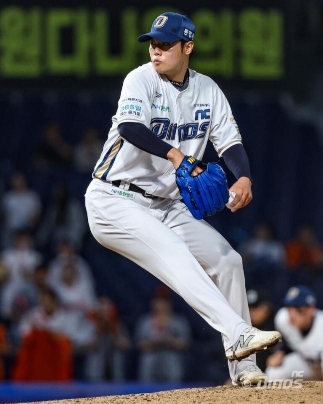 NC Dinos left-handed pitcher Kim Young-gyu is seen pitching during a game against the Hanwha Eagles on the 27th. /Photo=NC Dinos