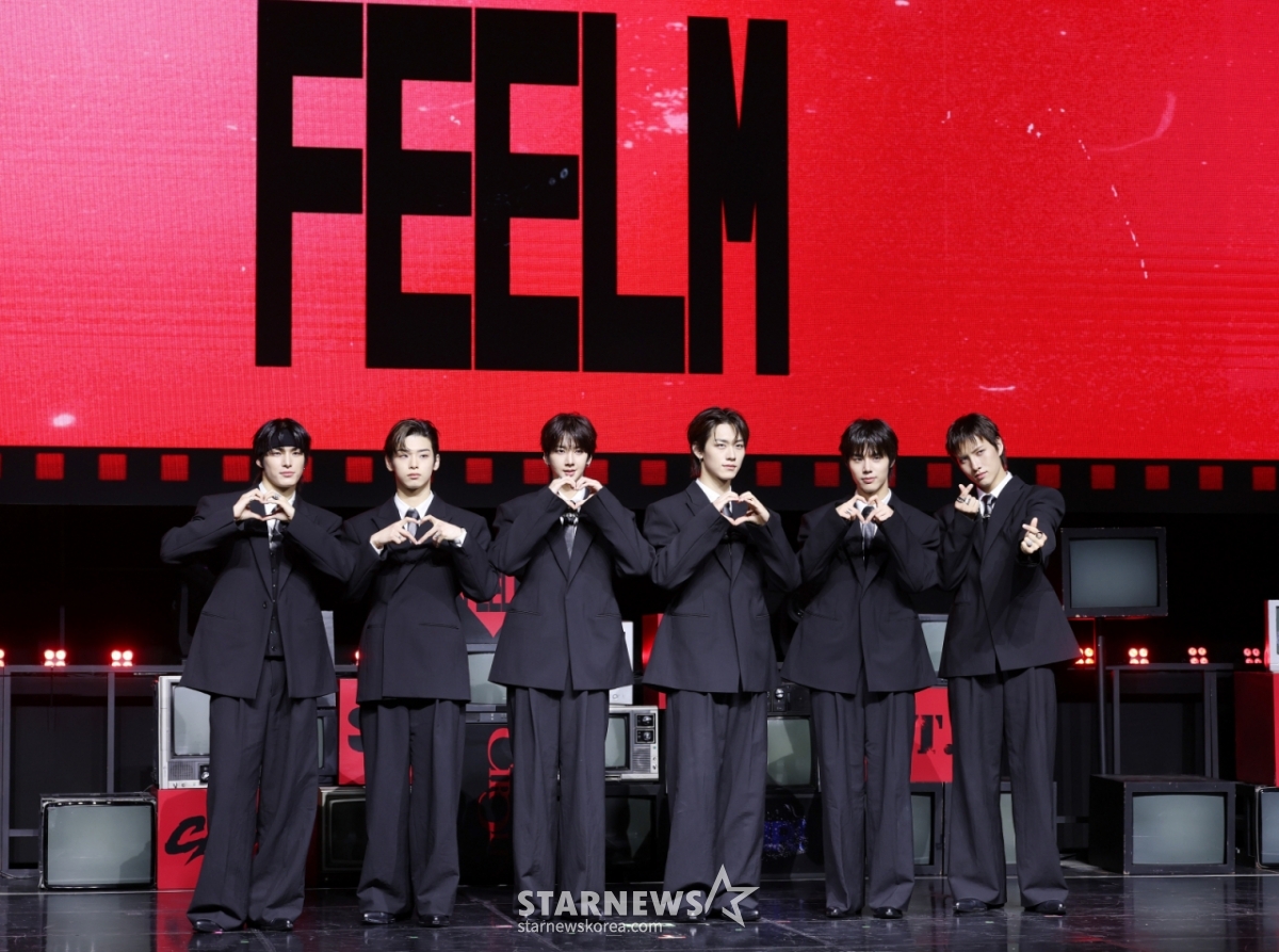 The group 82MAJOR poses during the showcase held on the 28th at Yes24 Wonderlock Hall in Seodaemun-gu, Seoul, to commemorate the release of their fifth mini-album 'FEELM'. /2026.04.28 /Photo=Kim Hwi-seon hwijpg@