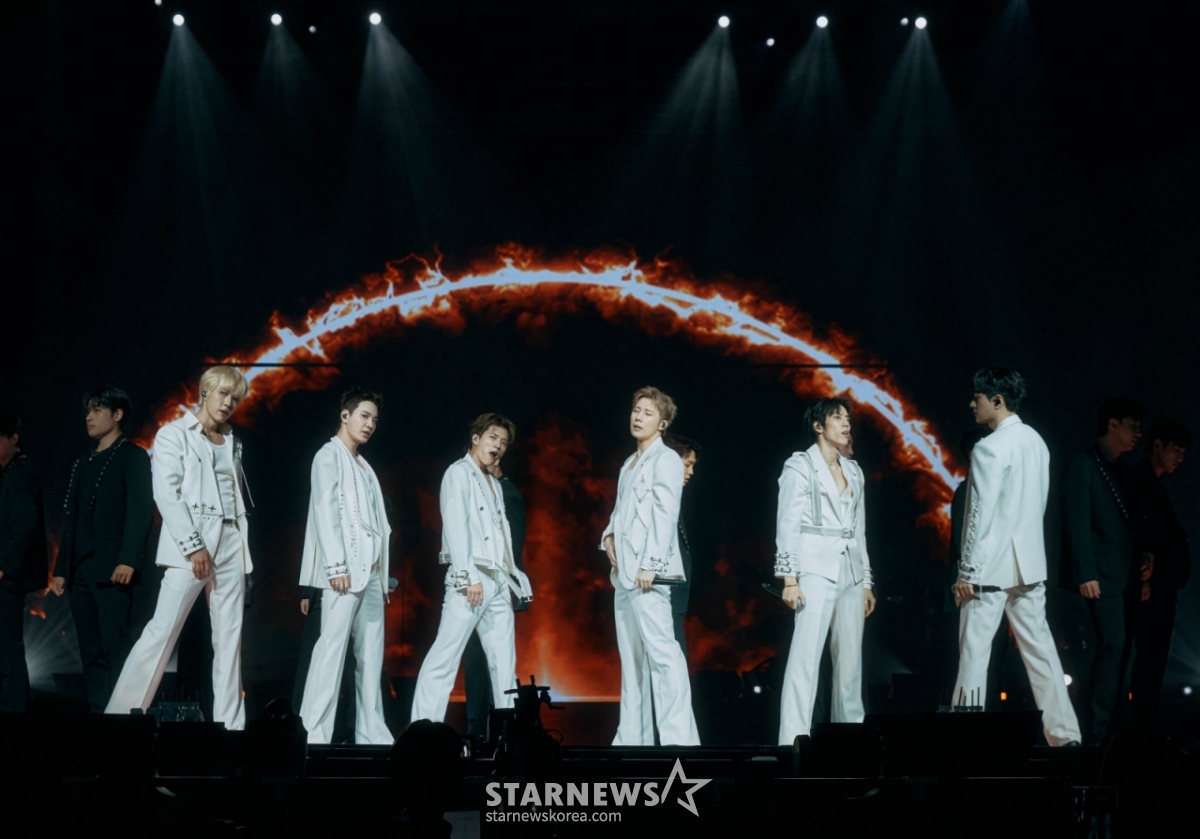 Group INFINITE is putting on a wonderful stage at the encore concert of the 15th-anniversary tour 'Limited Edition' held at Inspire Arena in Jung-gu, Incheon, on the afternoon of the 12th. /Photo provided by INFINITE Company 2025.04.12 /Photo=Lee Dong-hoon photoguy@
