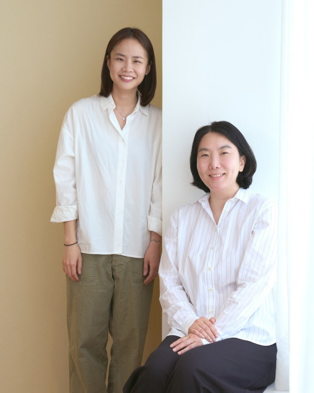 From left: PD Lee So-min, writer Yoon Shin-hye /Photo=Netflix