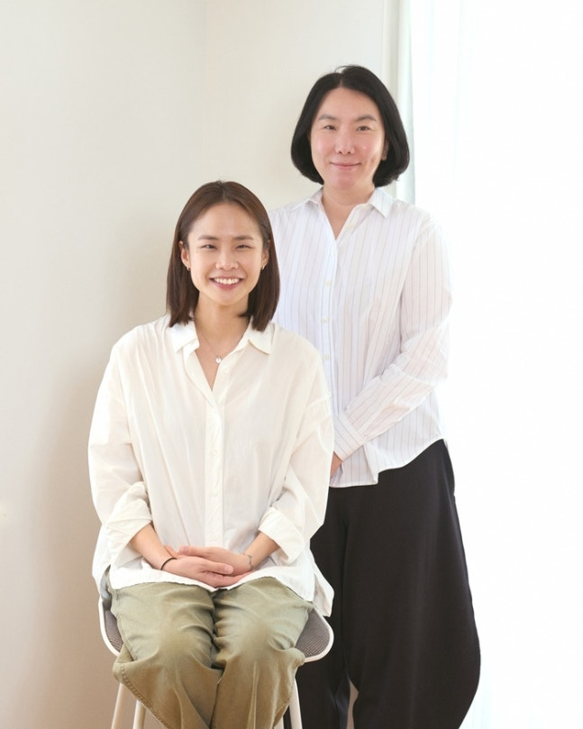 From left: PD Lee So-min, writer Yoon Shin-hye /Photo=Netflix