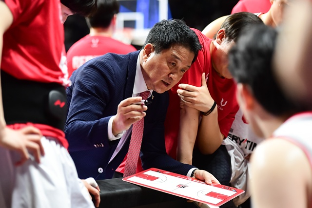 Yoo Do-hoon, Anyang Jungkwanjang head coach. /Photo=KBL