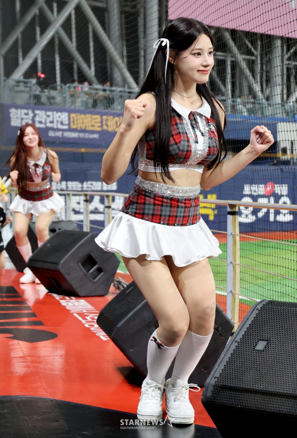 [포토]'안타를 쳐부세요 제발!' 고척돔 출동 이예빈