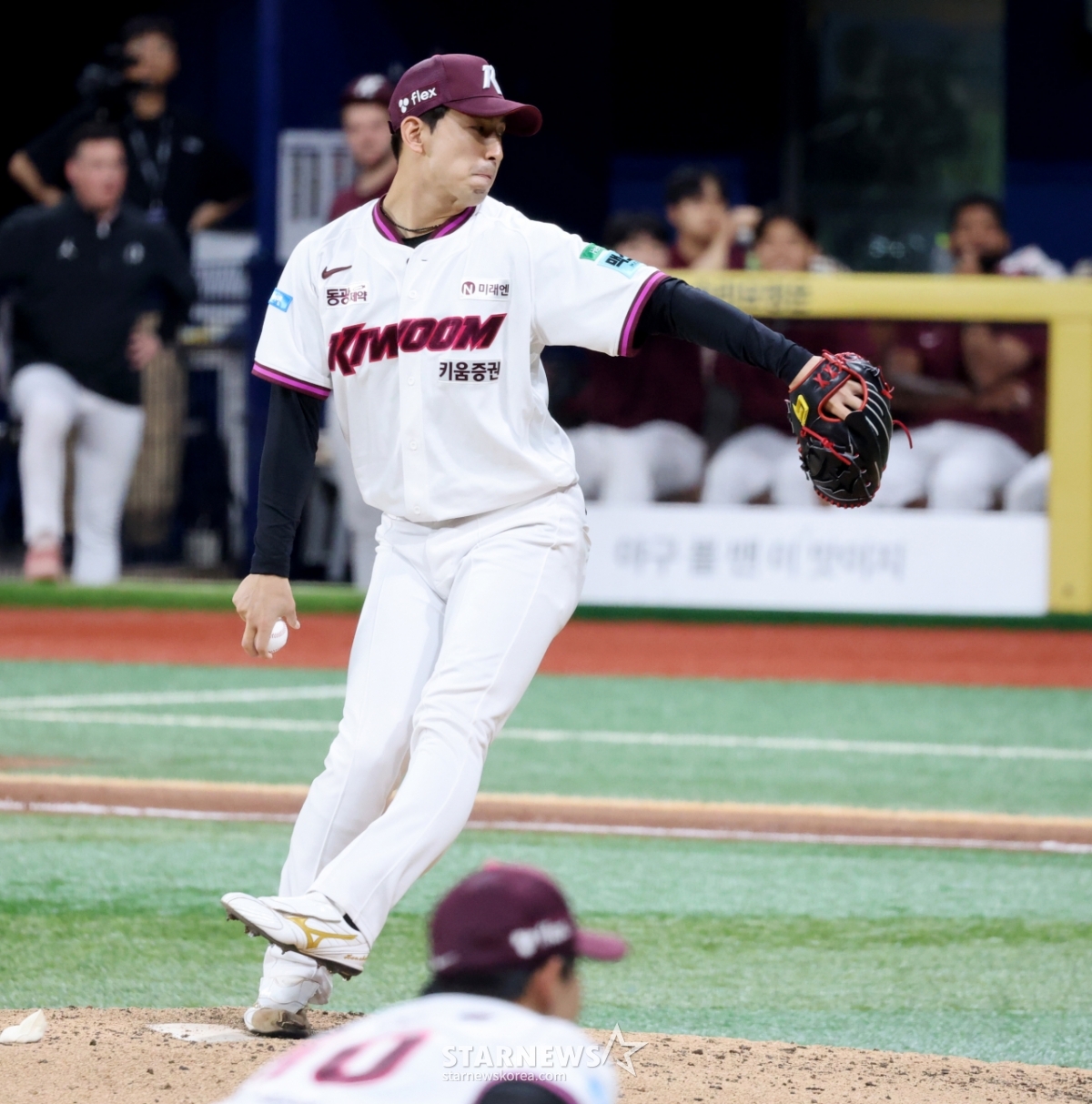 [포토]'1-1, 7회초 등판한' 유토